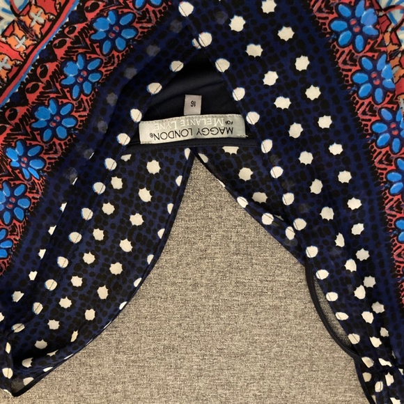 Maxi v neck dress - Picture 10 of 12